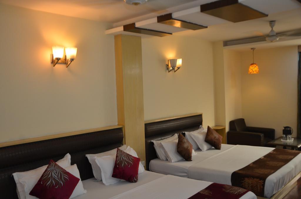 Hotel Milan Deluxe 뉴델리 외부 사진