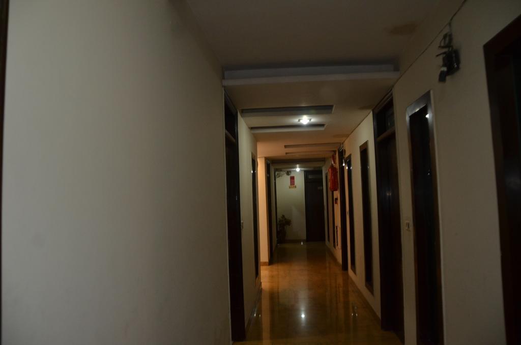 Hotel Milan Deluxe 뉴델리 외부 사진