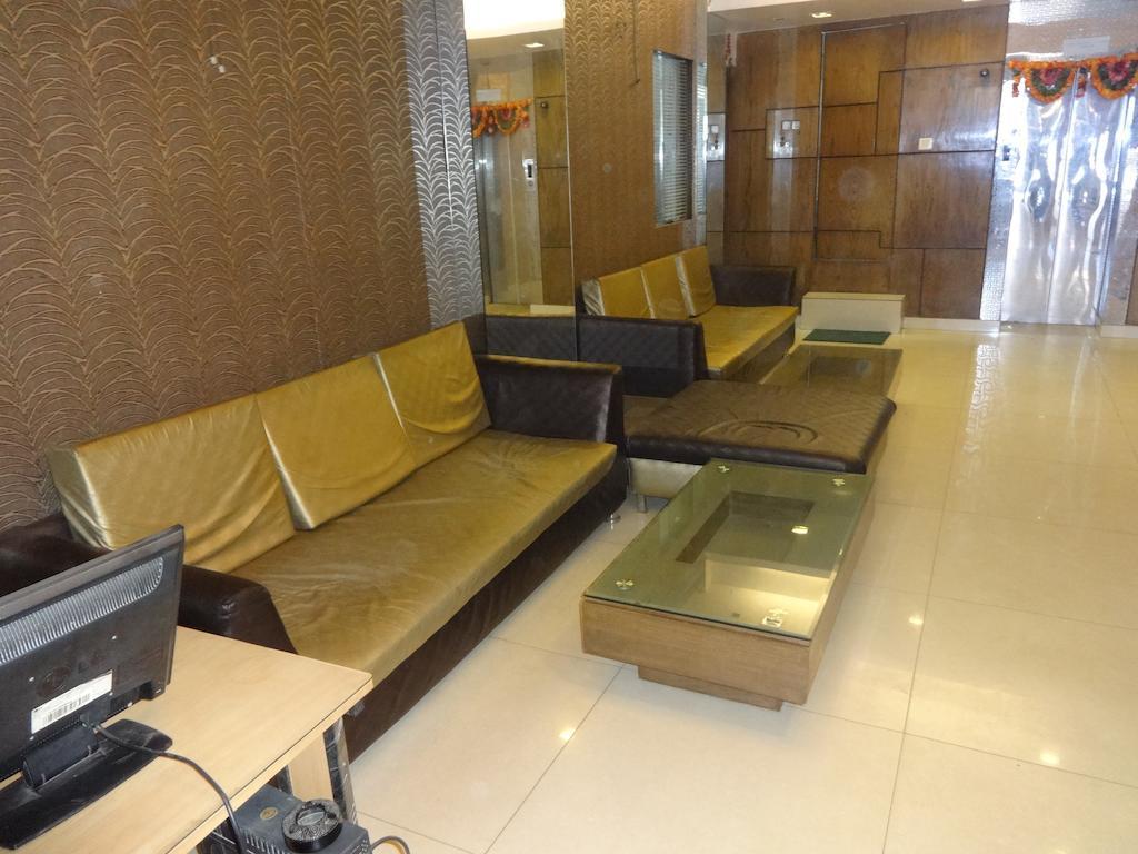 Hotel Milan Deluxe 뉴델리 외부 사진
