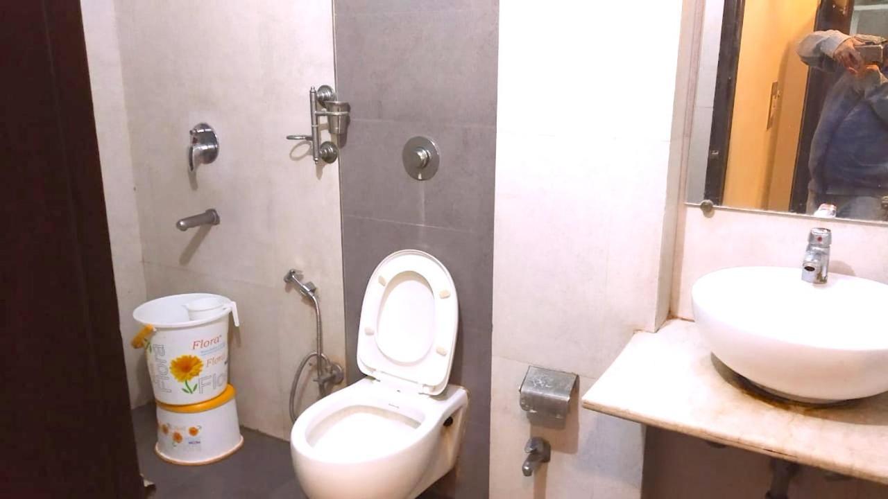 Hotel Milan Deluxe 뉴델리 외부 사진