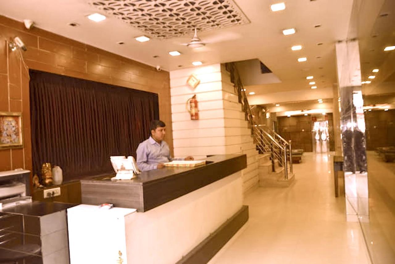 Hotel Milan Deluxe 뉴델리 외부 사진