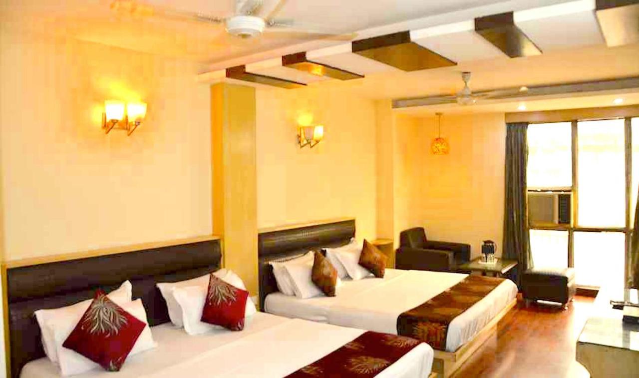 Hotel Milan Deluxe 뉴델리 외부 사진