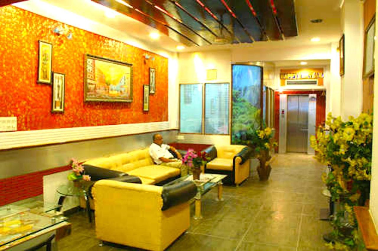 Hotel Milan Deluxe 뉴델리 외부 사진